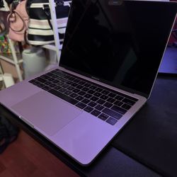 MacBook Pro 13” (2017)