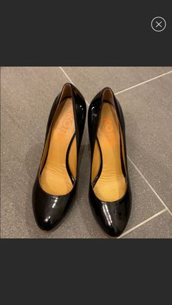 Kors Michael Kors shiny black heels. Size 8 1/2