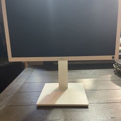 ✨ LG White Monitor – Adjustable Height | 12 x 20 Inches – $60 (Cash Only) ✨
