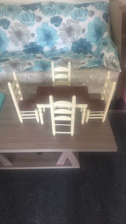 Little house on the Prairie table and four chair set