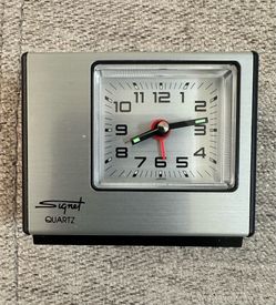 Vintage Signet Quartz alarm clock.