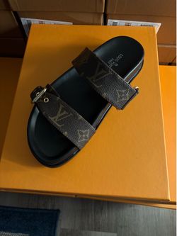 SANDALS LV