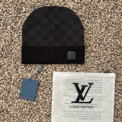 LV Beanie ( Brandnew)