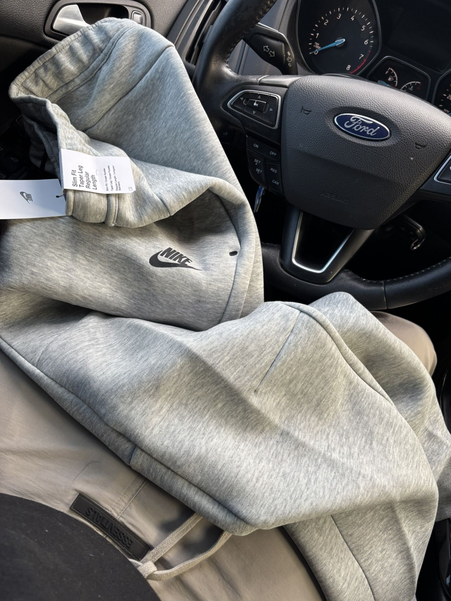 Nike Tech Slim Fit Taper leg Sweatpants