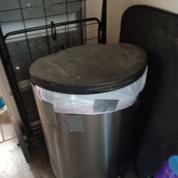 Trash Can Used GOOD CONDITION 