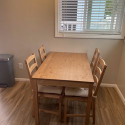 Kitchen Table + 4 chairs