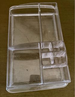 CLEAR MAKE-UP TRAY