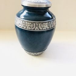 Stunning Blue and Silver New Ern 10x7 inches Retails $169 AA