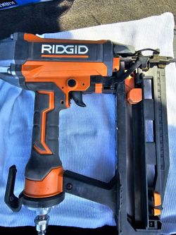 RIDGID Pneumatic 16-Gauge 2-1/2 in. Straight Finish Nailer with CLEAN DRIVE Technology