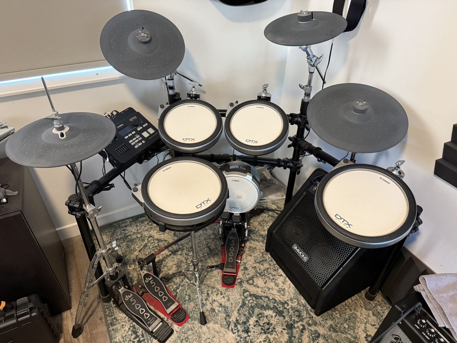 Yamaha DTX760K Electronic Drum Kit w/ Amp & DW Pedals