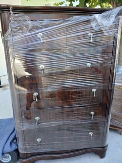 DRESSER