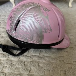 Riding helmet/horse