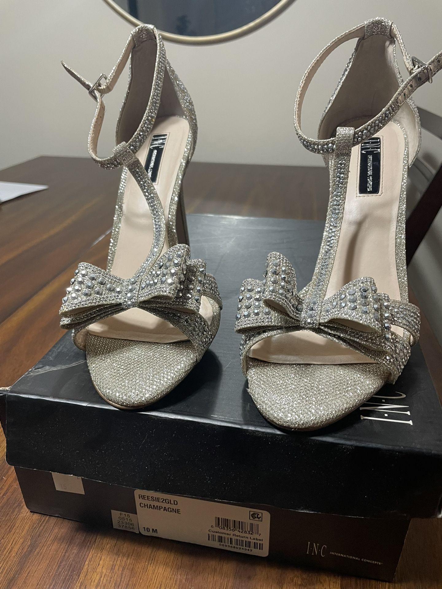 Sparkling silver INC heels