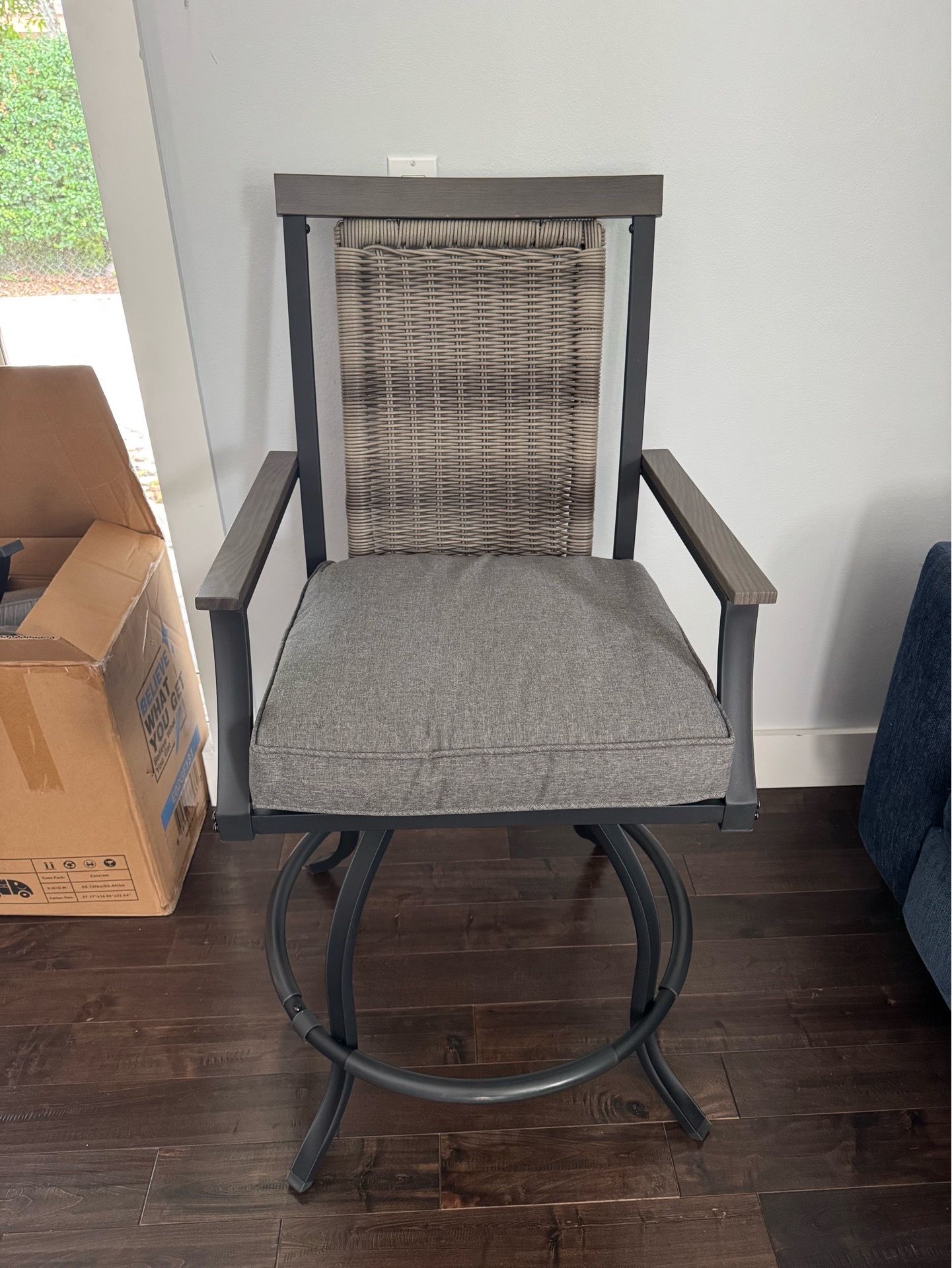 Outdoor Swivel patio/pool chair
