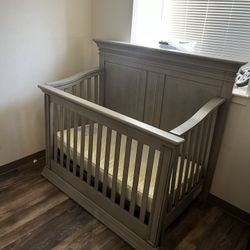 Moving Must Go! Never Used 3in1 Crib/Toddler Bed 