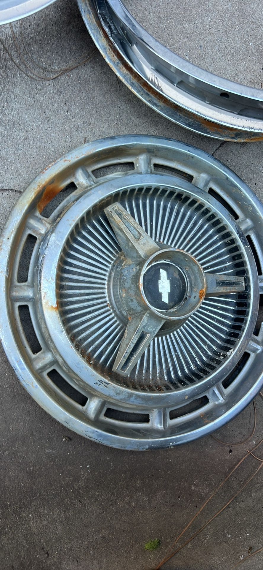 Chevy GM Beauty rings And Hubcaps 