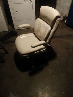 Executive office desk chair