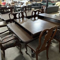 TABLE AND 6 CHAIRS GOOD CONDITION FREE DELIVERY 🚚 
