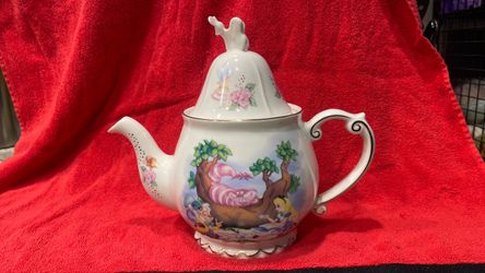 Alice in Wonderland Tea pot with lid, tea cup & tea cup plate
