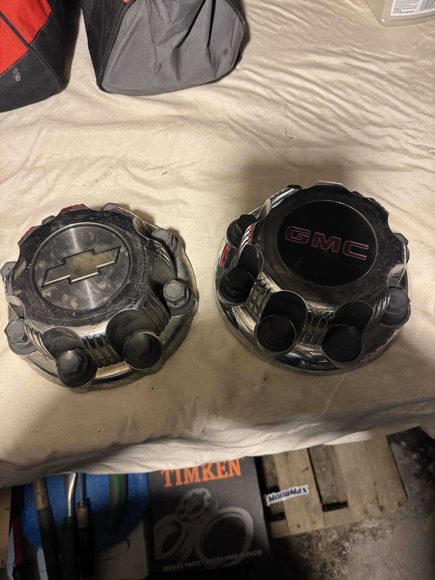 GMC/CHEVY CENTERCAPS