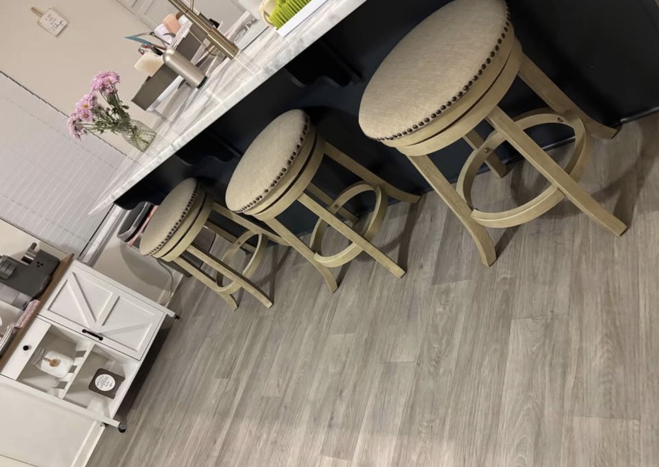 Beautiful Bar Stools in Excellent Condition - $75 Per stool OBO - I Have 3