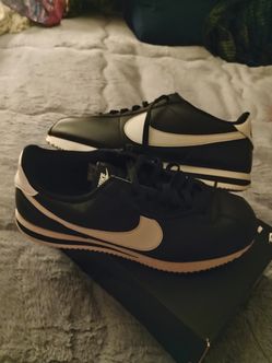 Nike Cortez size 9 like new