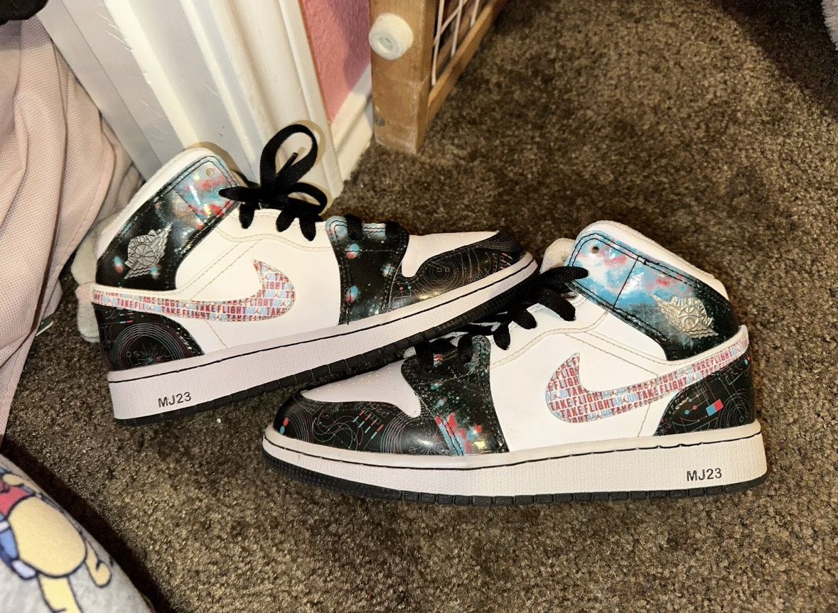 Air Jordan 1 Mid-SE (GS) "Take Flights"