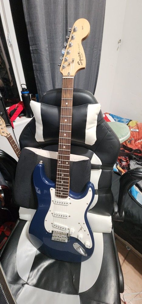 Squier Affinity Edition Strat Guitar