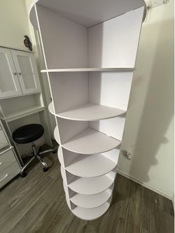 Rotating shoe display
