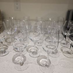 SET Of 17 WINE GLASSES