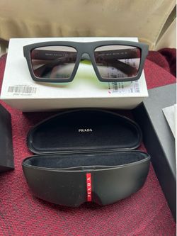 Prada línea rossa