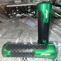 7/8" 22mm CNC Aluminum Motorcycle Handlebar Grips