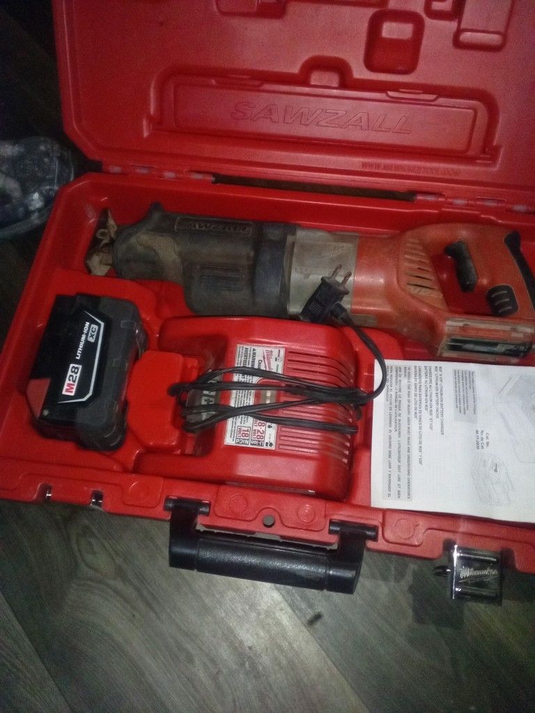 Milwaukee 6515-27 Sawzall Cordless Reciprocating Saw, Battery Charger & Hard Storage Case