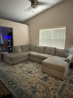 Broyhill Parkdale Sectional Sofa - $450 OBO