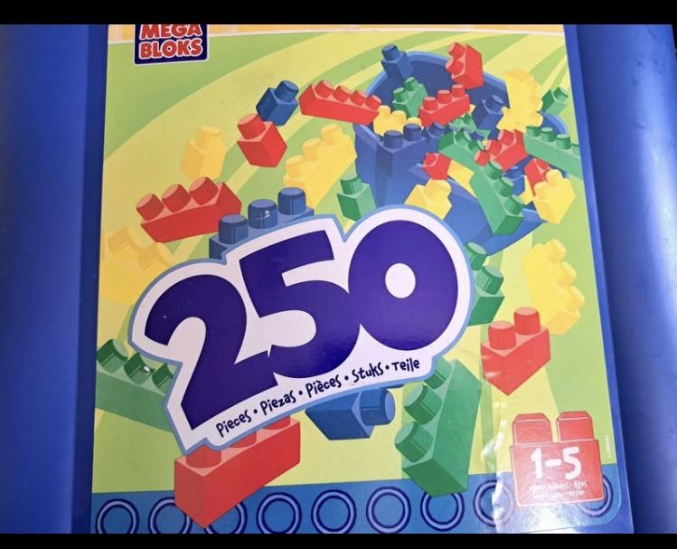 MEGA Bloks 250 pcs in Blue Tub 250 pcs Mega Blok set  with buildable lid  