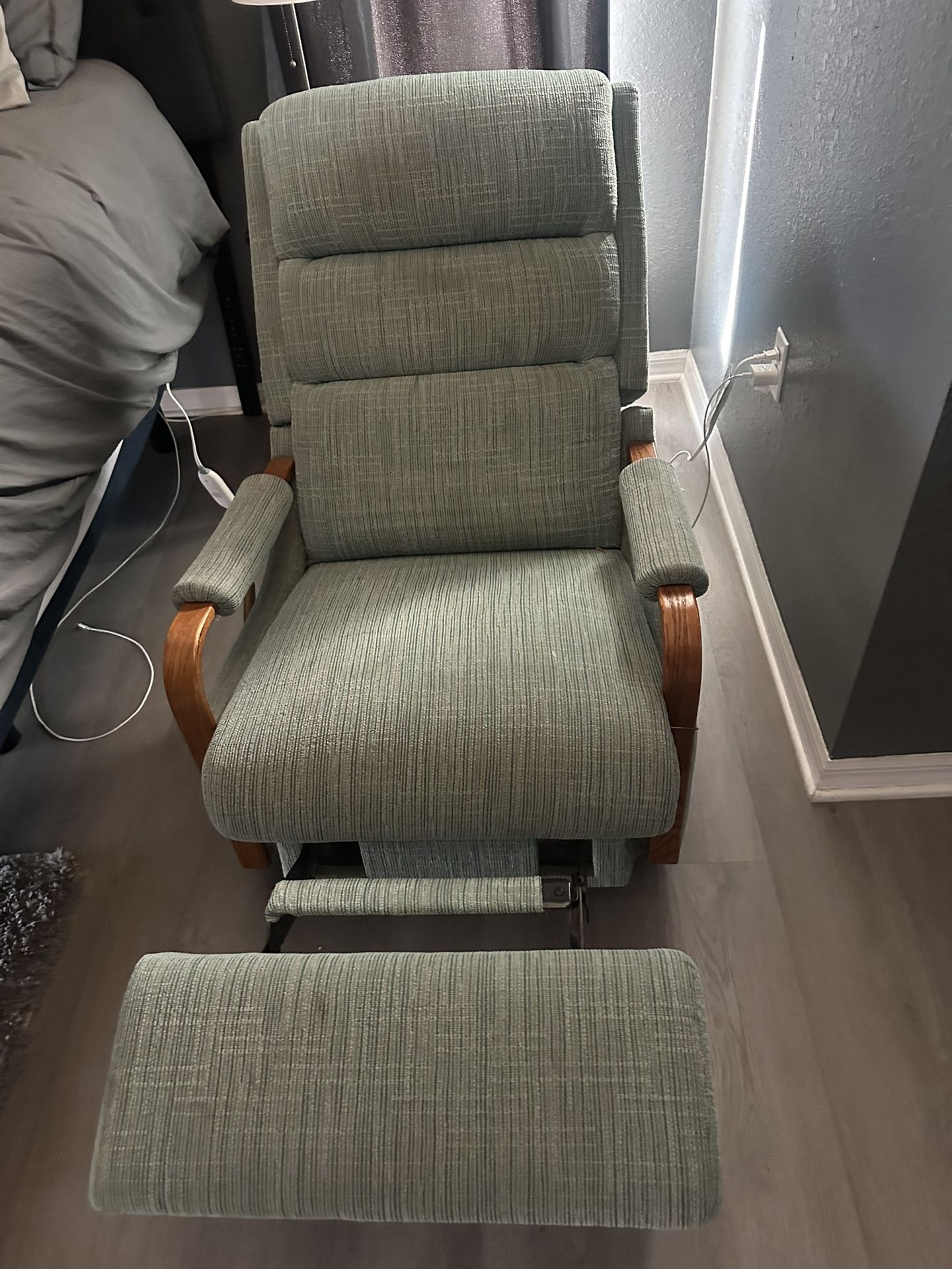 Green Manual Recliner