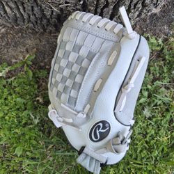 Girls Softball Glove ( SEE PICS) New Condition. LOCATED IN GLENDORA!!! SEE MY PAGE FOR OTHER EQUIPMENT FOR SALE "CHEAP "