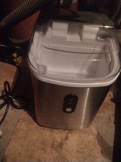 Ice maker model SLIM17T