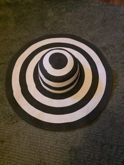 Floppy Balck And White Hat