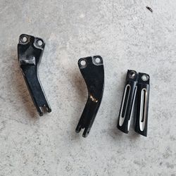 STREET BOB PASSENGER PEGS