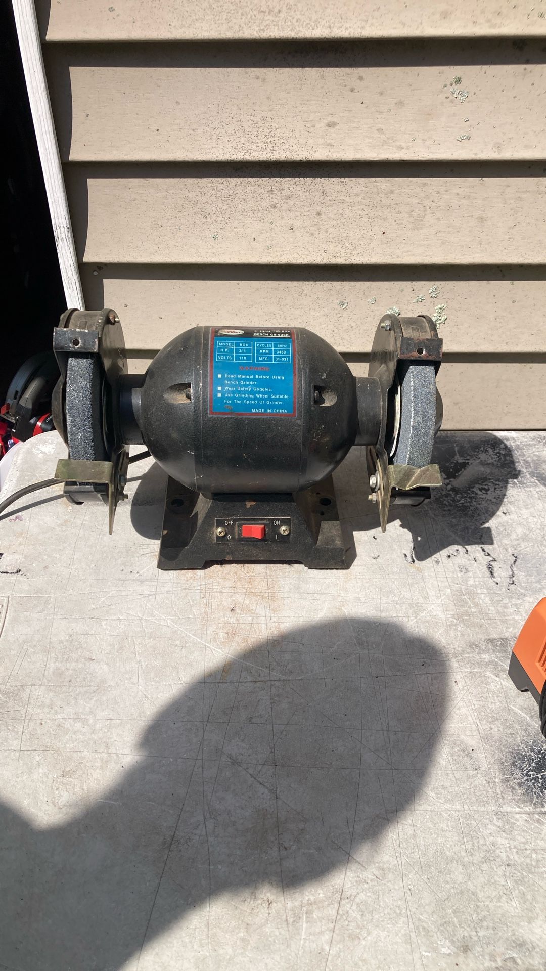 Bench grinder