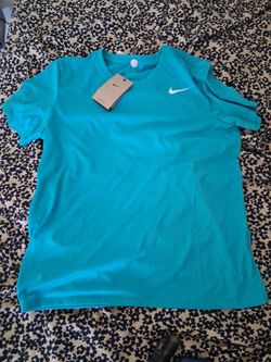 Woman's Nike shirt