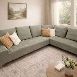 Almost New Big Gray  Sectional/ Casi Nuevo Seccional Grande Color Gris