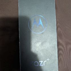 Motorola Razr Plus 2024 