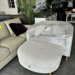 Thomasville Oversized Living Room Chair With Storage Ottoman 