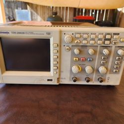 Uses Oscilloscpe Tektronix
