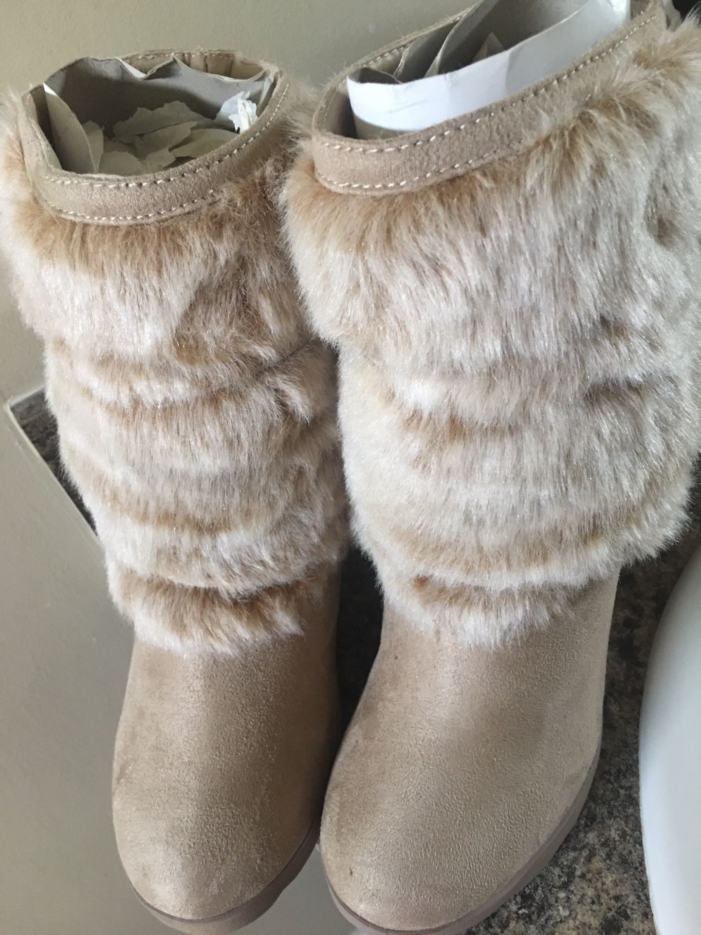 Girl’s boot size 8.5