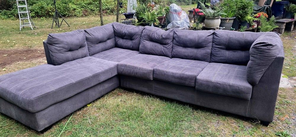 Juego De Sillones En Buen Estado Limpios Para Tu Hogar. L Sectional Sofa