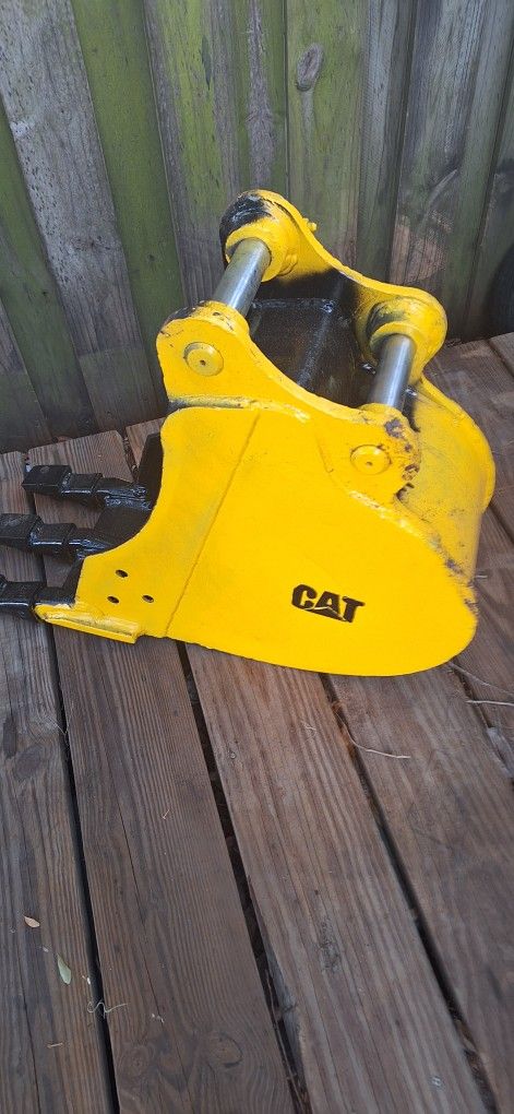 12in Cat excavator Bucket Like New