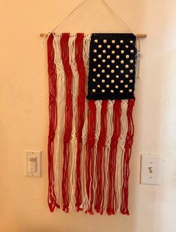 MACRAME AMERICAN FLAG - new with tags